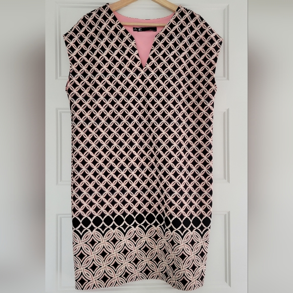 Dress - Picture 1 of 4